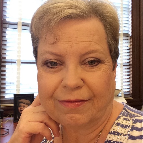 Meet your Posher, Carrie - Picture 2 of 2